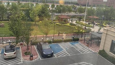 葫芦岛绥中县希岸酒店停车场